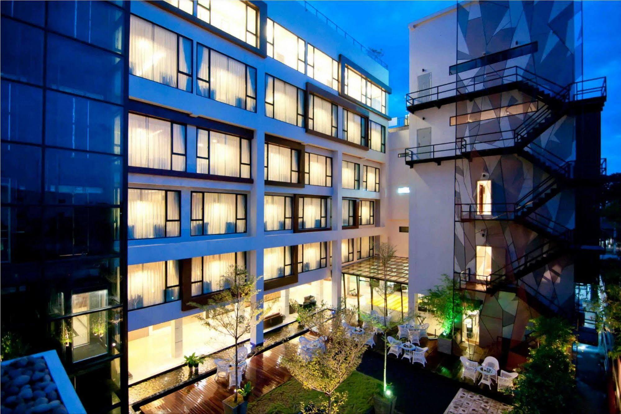 Rashmi'S Plaza Hotel Виентиане Екстериор снимка