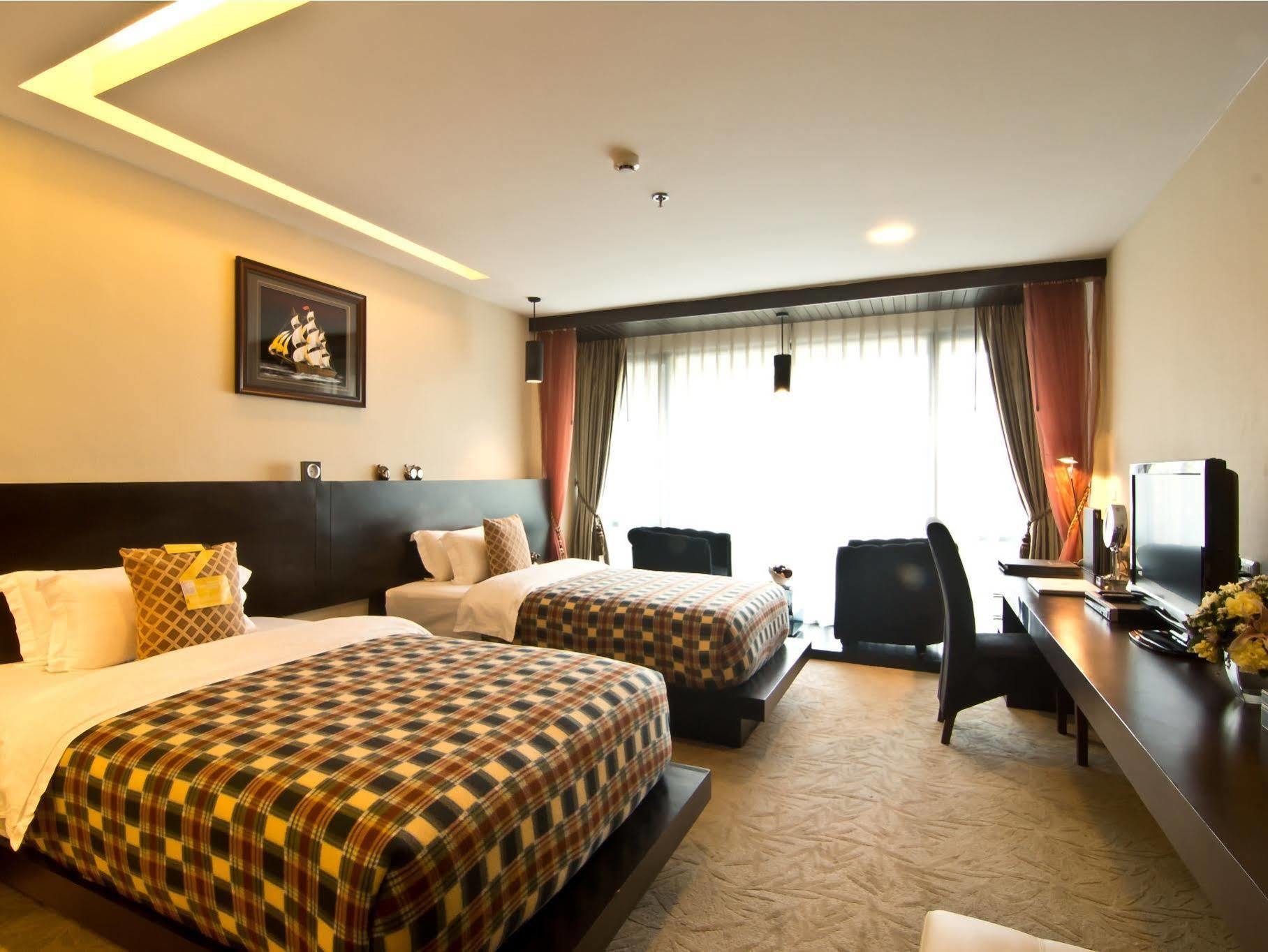 Rashmi'S Plaza Hotel Виентиане Екстериор снимка