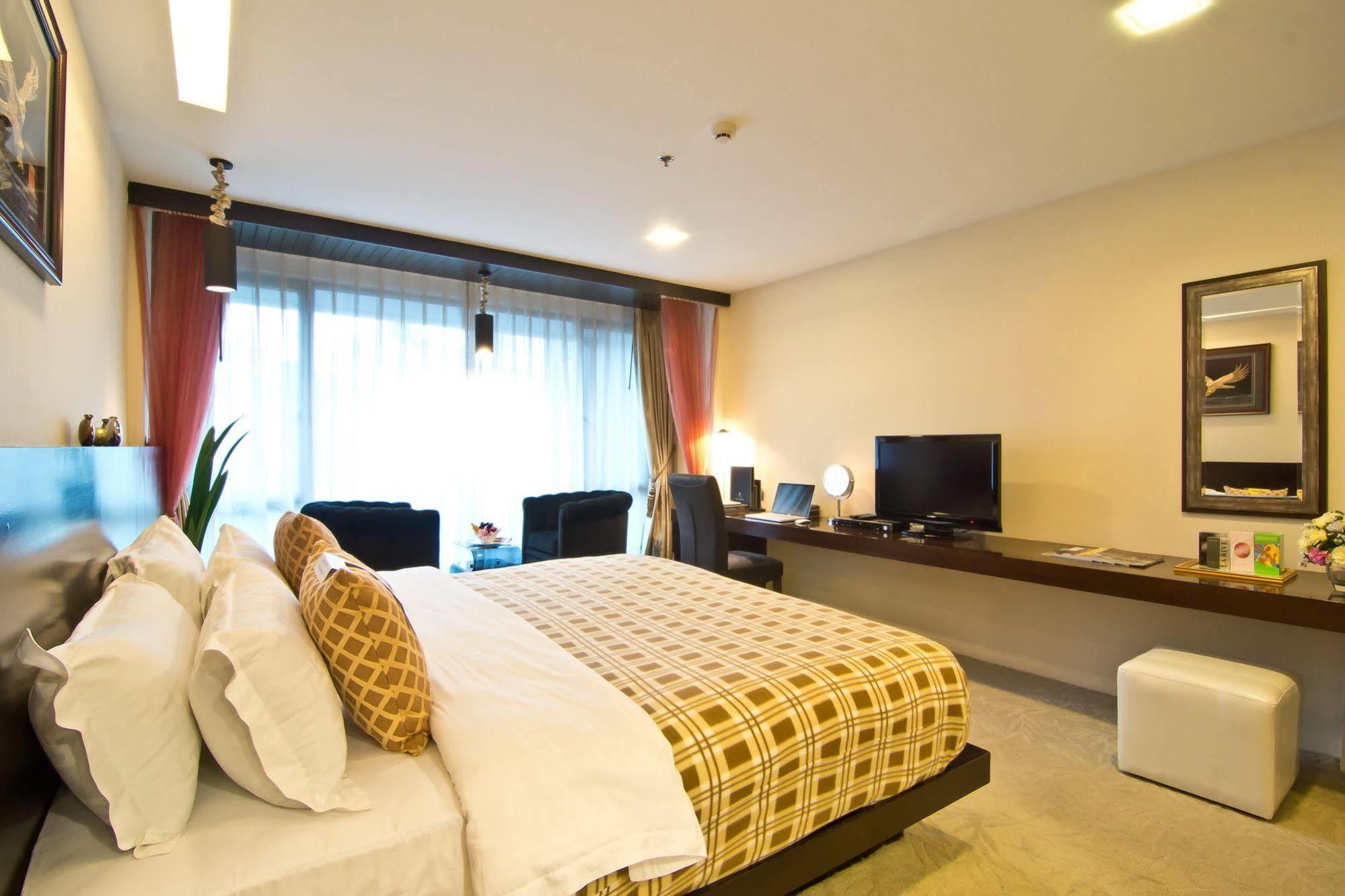 Rashmi'S Plaza Hotel Виентиане Екстериор снимка