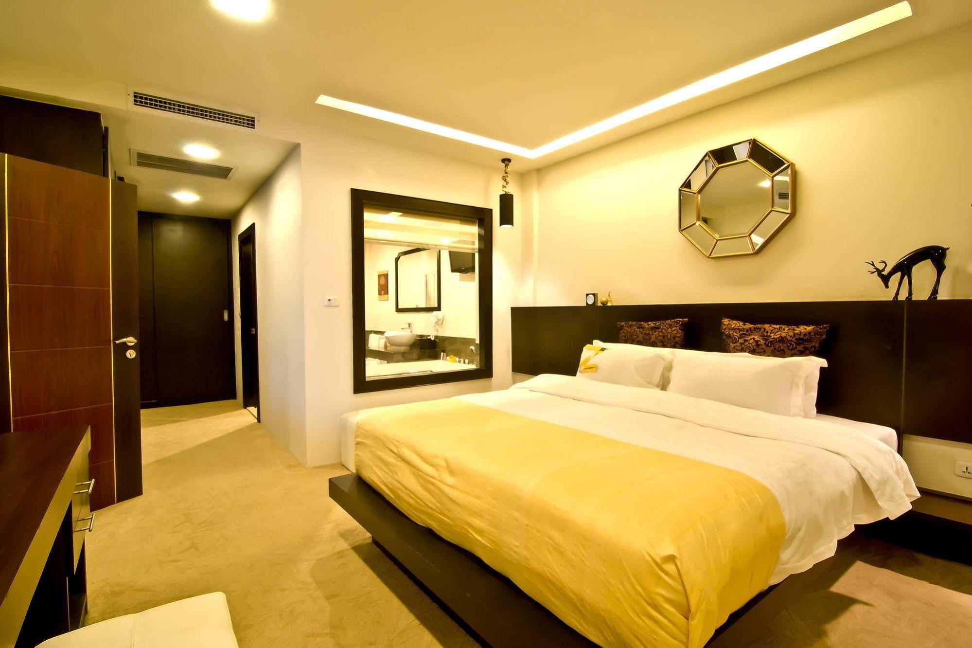 Rashmi'S Plaza Hotel Виентиане Екстериор снимка